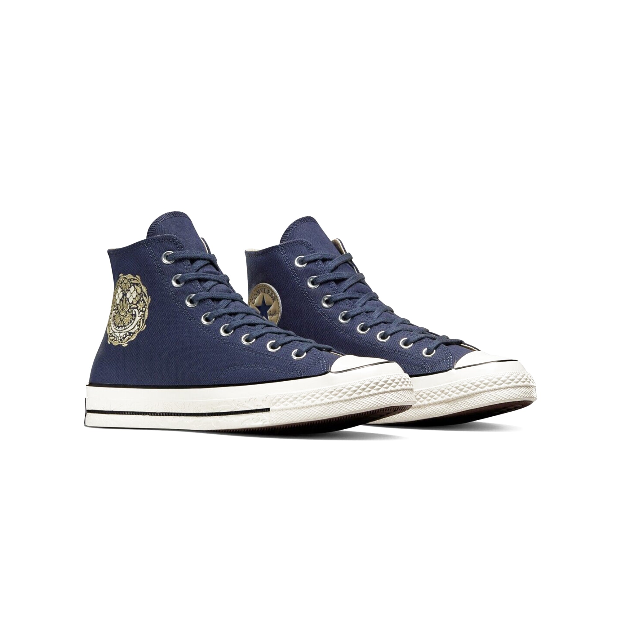 Converse navy heart chuck on sale